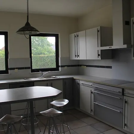 1 - 11 Beds, 17p, 2 Bath-, 1 Livingroom *