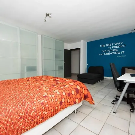 1 - 11 Beds, 17p, 2 Bath-, 1 Livingroom Villa *