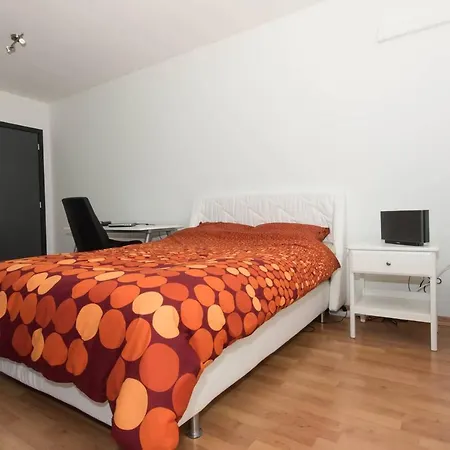 1 - 11 Beds, 17p, 2 Bath-, 1 Livingroom Villa Aan de Wolfsberg