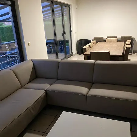 1 - 11 Beds, 17p, 2 Bath-, 1 Livingroom *