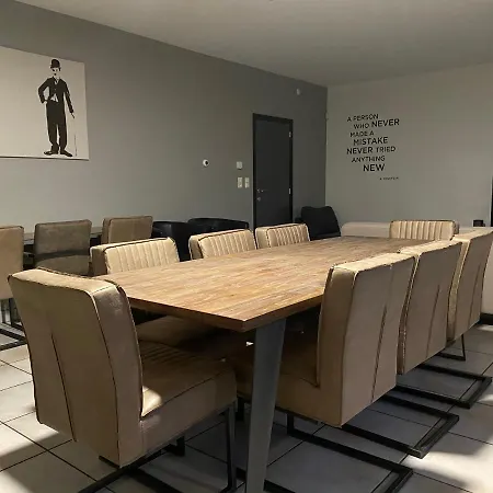 1 - 11 Beds, 17p, 2 Bath-, 1 Livingroom Villa Aan de Wolfsberg
